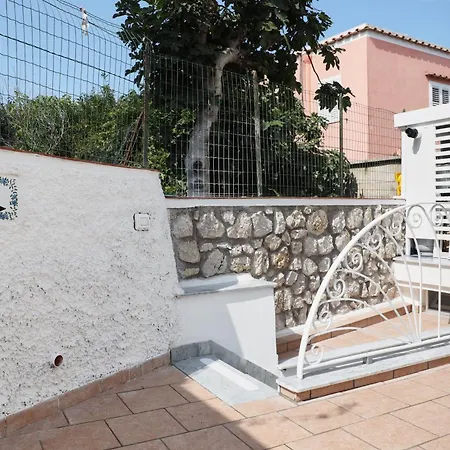 Mas House Guest house *